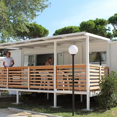 مكان تخييم Laguna Village 2*