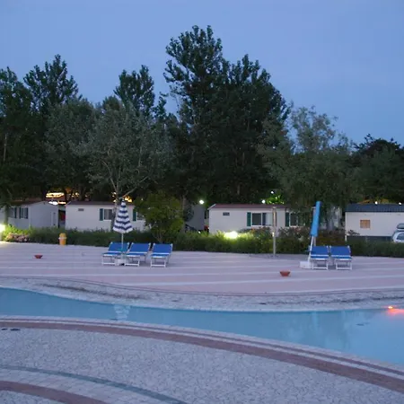 مكان تخييم Laguna Village